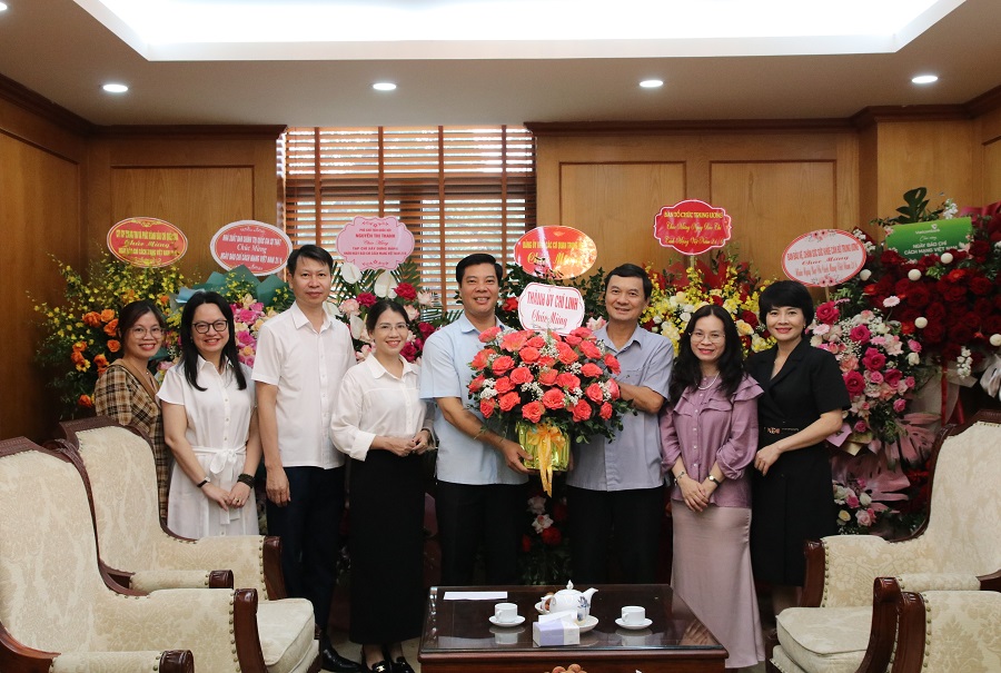 Thành uỷ Chí Linh, Hải Dương chúc mừng Tạp chí Xây dựng Đảng.