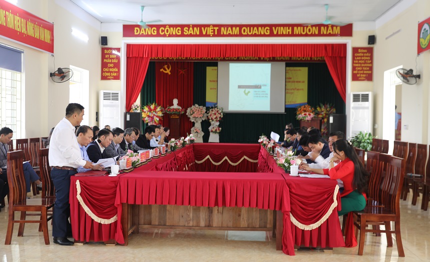 Lãnh đạo xã Thái Bình trao đổi kinh nghiệm xây dựng nông thôn mới kiểu mẫu với Đoàn.