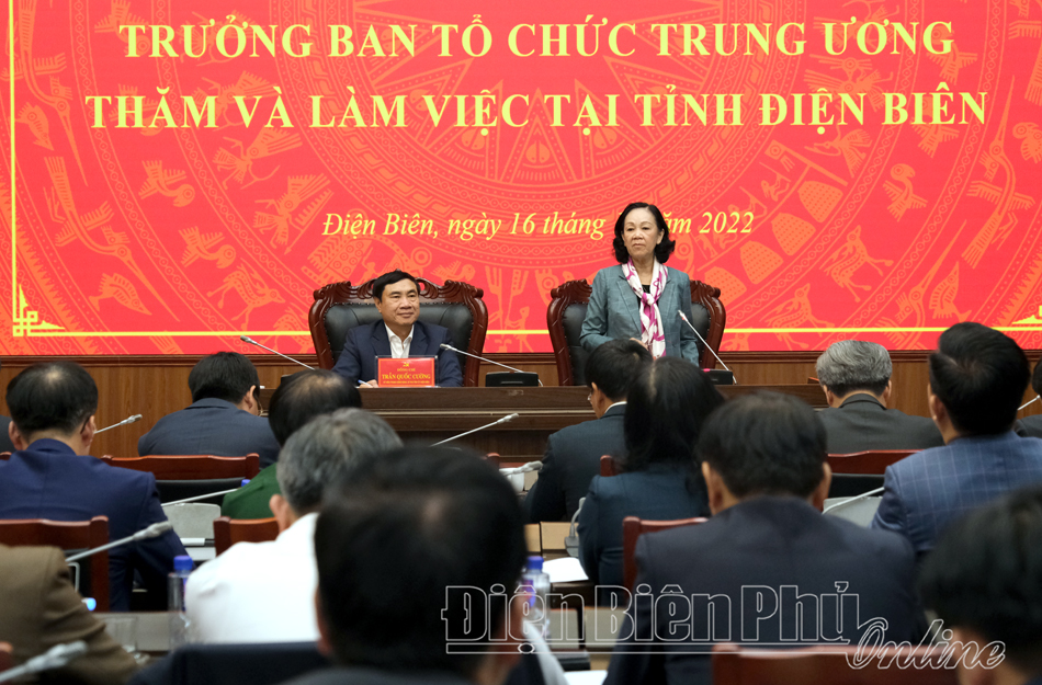 Đồng chí Trương Thị Mai, Ủy viên Bộ Chính trị, Bí thư Trung ương Đảng, Trưởng Ban Tổ chức Trung ương phát biểu tại buổi làm việc với tỉnh Điện Biên.