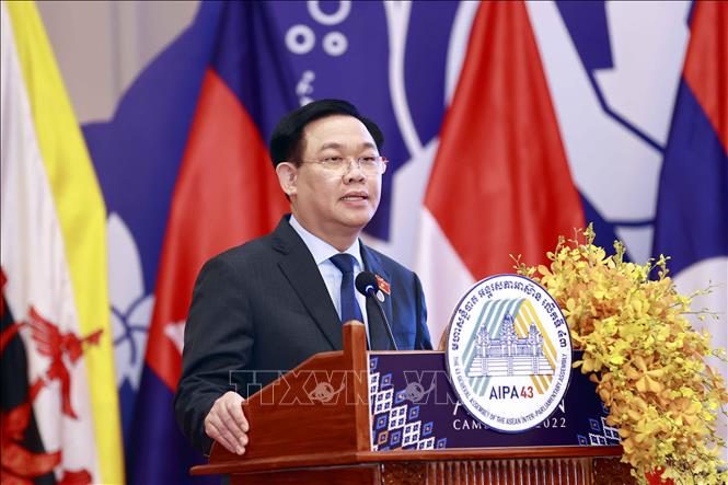 Chủ tịch Quốc hội Vương Đình Huệ phát biểu tại Phiên họp toàn thể thứ nhất AIPA-43. Ảnh: Doãn Tấn/TTXVN