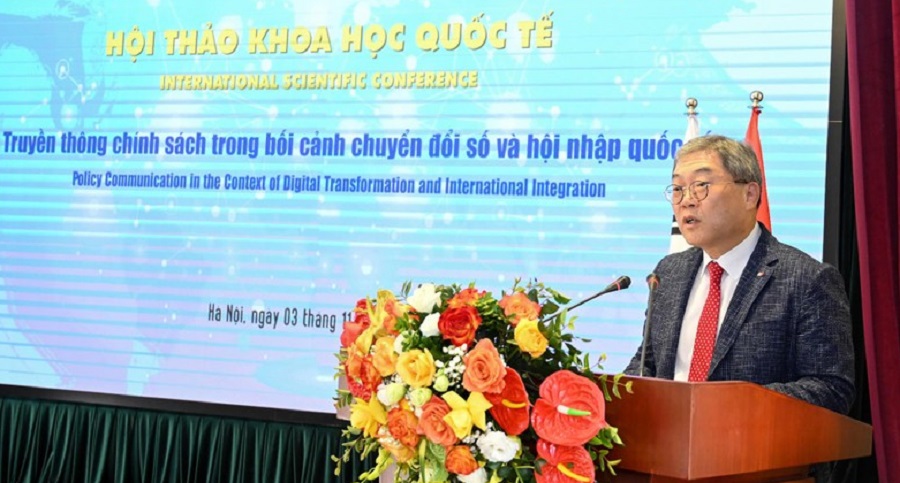 Ông Cho Han-Deog, Giám đốc quốc gia KOICA Việt Nam phát biểu tại Hội thảo.