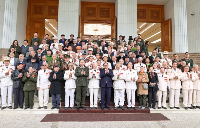 Thủ tướng Phạm Minh Chính và Đại tướng Tô Lâm, Bộ trưởng Bộ Công an chụp ảnh lưu niệm với các đại biểu - Ảnh: VGP/Nhật Bắc.