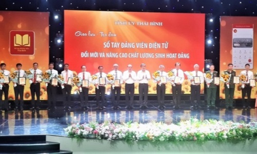 Thái Bình: Biểu dương 50 tổ chức đảng và đảng viên có thành tích xuất sắc thực hiện “Sổ tay đảng viên điện tử”