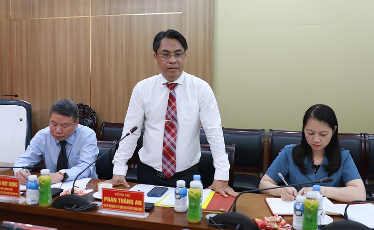 Đồng chí Phan Thăng An, Phó Bí thư Đảng ủy cơ quan phát biểu ý kiến chỉ đạo tại Đại hội.