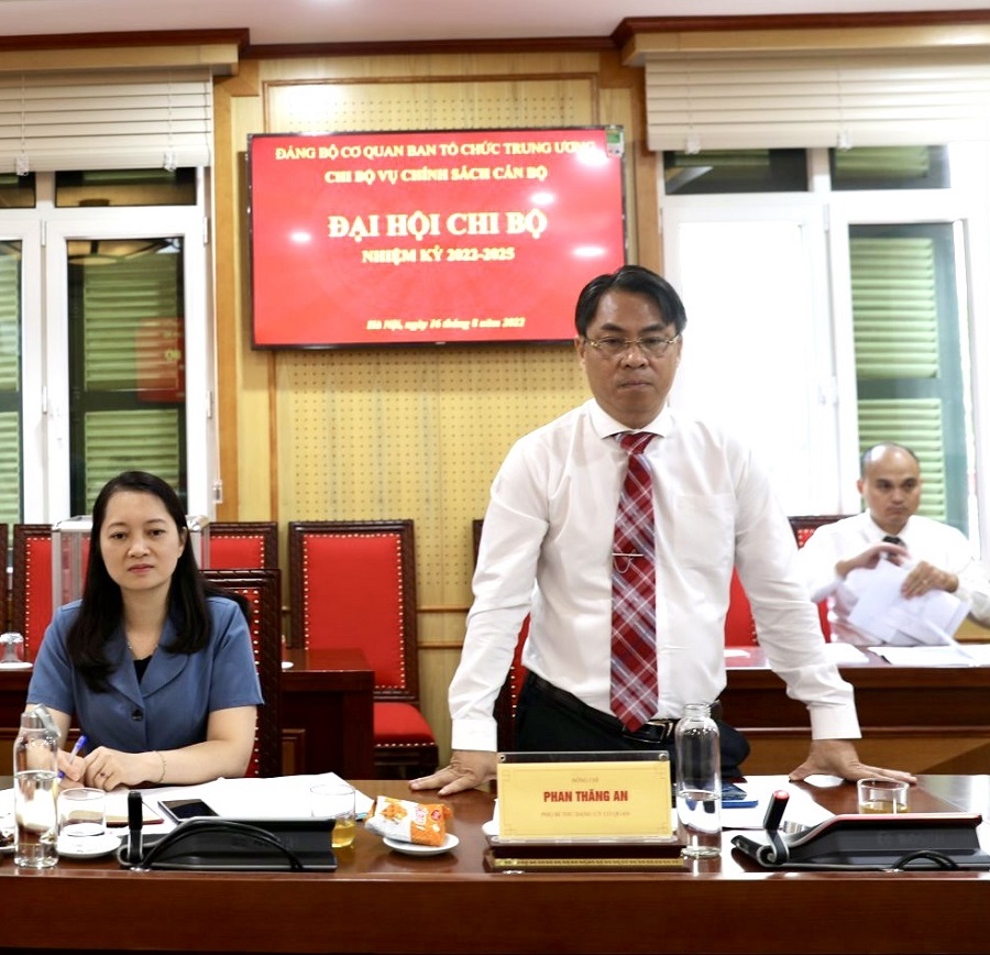 Đồng chí Phan Thăng An, Phó Bí thư Đảng ủy cơ quan Ban Tổ chức Trung ương phát biểu tại Đại hội.