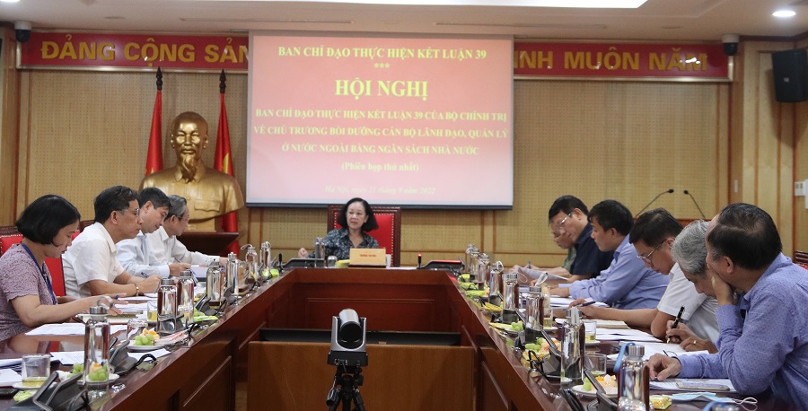 Đồng chí Trương Thị Mai, Ủy viên Bộ Chính trị, Bí thư Trung ương Đảng, Trưởng Ban Tổ chức Trung ương, Trưởng Ban Chỉ đạo phát biểu kết luận Hội nghị.