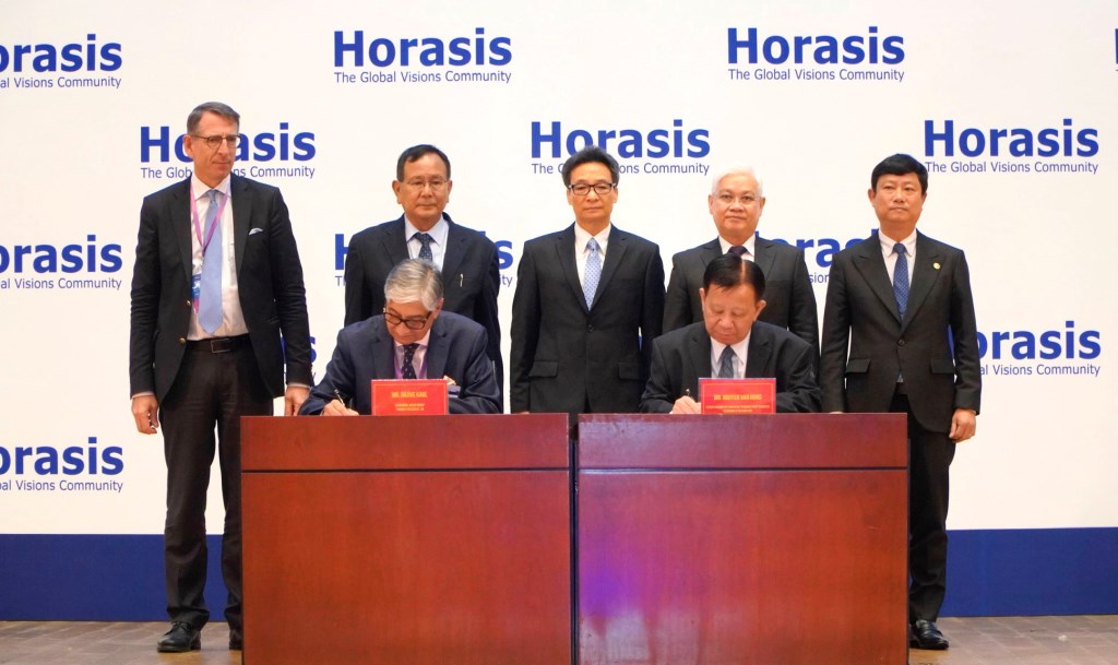 Tổng Công ty Becamex IDC và Liên đoàn Công nghiệp Ấn Độ ký kết biên bản ghi nhớ hợp tác dưới sụ chứng kiến của lãnh đạo 2 nước và tổ chức Horasis.