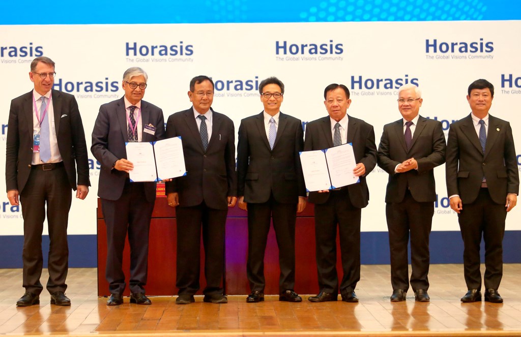 Tổng Công ty Becamex IDC và Liên đoàn Công nghiệp Ấn Độ ký kết biên bản ghi nhớ hợp tác dưới sụ chứng kiến của lãnh đạo 2 nước và tổ chức Horasis.