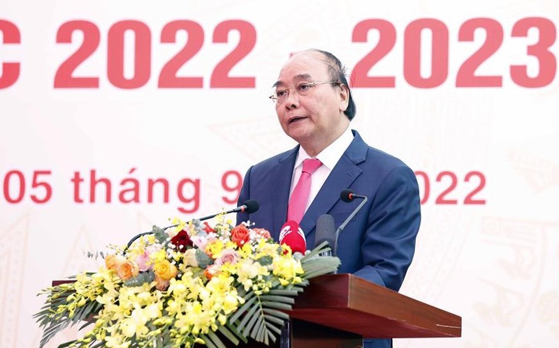 Chủ tịch nước Nguyễn Xuân Phúc phát biểu tại Lễ khai giảng Trường THPT Chuyên Khoa học Tự nhiên.