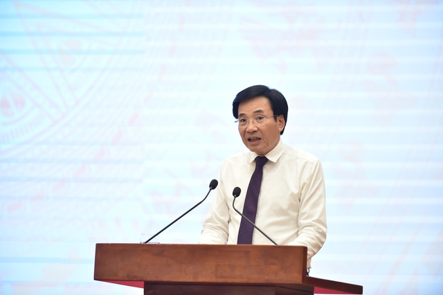Bộ trưởng, Chủ nhiệm Văn phòng Chính phủ Trần Văn Sơn chủ trì buổi họp báo Chính phủ thường kỳ tháng 8-2022 - Ảnh: VGP