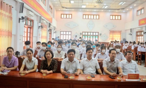 Kinh nghiệm phát triển đảng viên trẻ từ đoàn viên ưu tú khối THPT của Đảng bộ huyện Hưng Hà (Thái Bình)