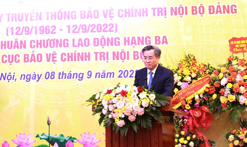 Đ/c Nguyễn Quang Dương, Ủy viên Trung ương Đảng, Phó Trưởng Ban Tổ chức Trung ương, Phó Trưởng Tiểu ban Bảo vệ chính trị nội bộ Trung ương ôn lại truyền thống 60 năm công tác bảo vệ chính trị nội bộ Đảng.