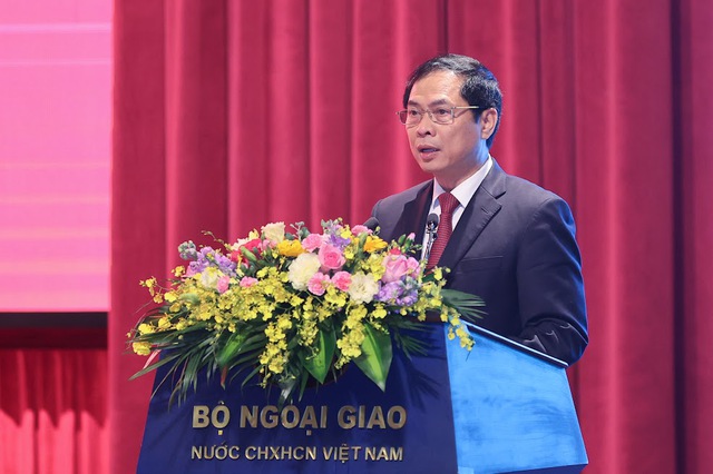 Bộ trưởng Ngoại giao Bùi Thanh Sơn báo cáo kết quả công tác năm 2022 và nhiệm vụ năm 2023 của ngành ngoại giao - Ảnh: VGP/Nhật Bắc