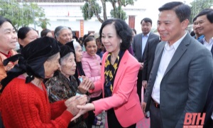 Đồng chí Trương Thị Mai thăm và chúc Tết tại tỉnh Thanh Hóa
