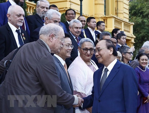 Chủ tịch nước Nguyễn Xuân Phúc gặp gỡ các đại biểu quốc tế. (Ảnh: Thống Nhất/TTXVN).