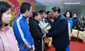 Thủ tướng dự Chương trình "Tết Sum vầy - Xuân gắn kết" tại Nam Định