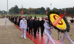 Đoàn Ban Tổ chức Trung ương vào Lăng viếng Chủ tịch Hồ Chí Minh