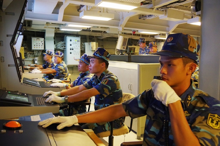 Cán bộ, chiến sĩ Tàu 016-Quang Trung, Lữ đoàn 162 huấn luyện trong quá trình thực hiện nhiệm vụ trên biển.