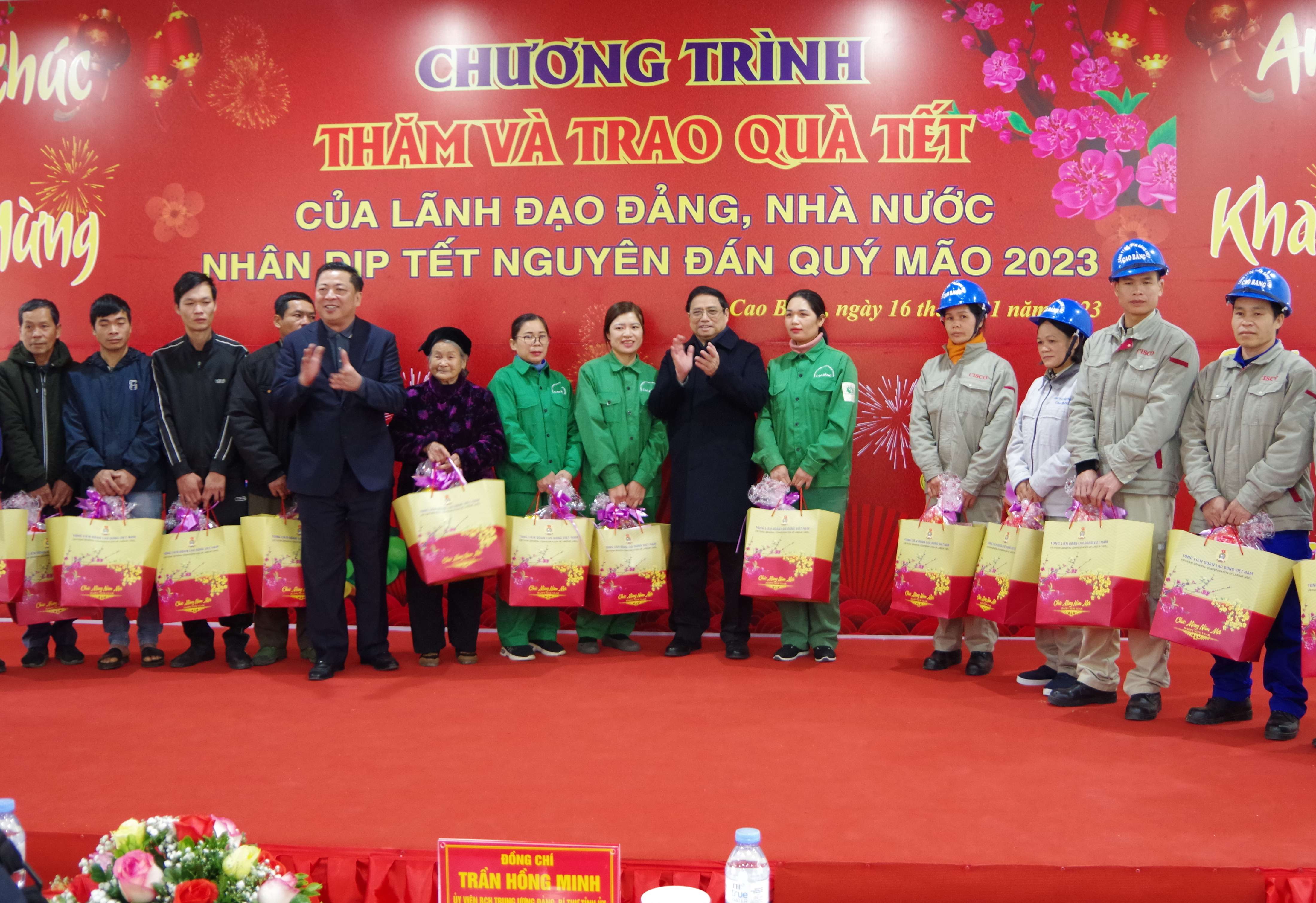 Thủ tướng Chính phủ Phạm Minh Chính đến thăm, chúc Tết, tặng quà các gia đình chính sách, người có công, hộ nghèo, đoàn viên, công nhân, viên chức lao động có hoàn cảnh khó khăn trên địa bàn tỉnh Cao Bằng.