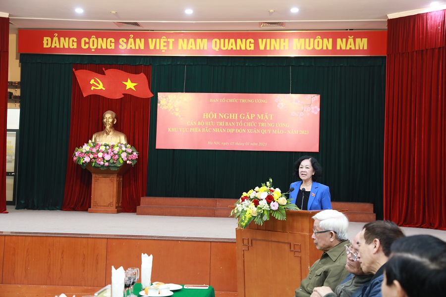 Đồng chí Trương Thị Mai phát biểu tại buổi gặp mặt.