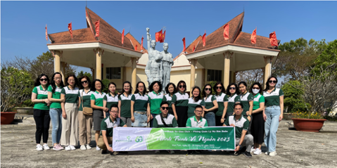 Kỷ niệm Hành trình về nguồn của Chi bộ 16 – Đảng bộ Vietcombank – Chi nhánh Sở giao dịch tại Khu di tích Nhà tù Kon Tum, Kon Tum tháng 02/2023)
