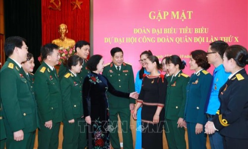 Đồng chí Trương Thị Mai tiếp Đoàn đại biểu dự Đại hội đại biểu Công đoàn Quân đội