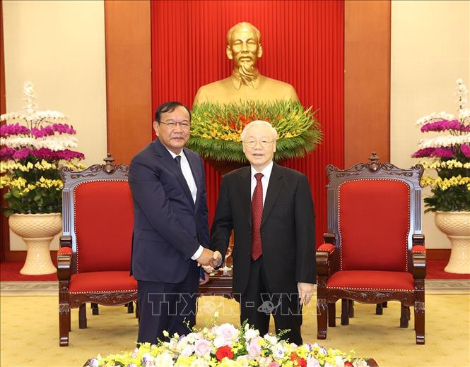Tổng Bí thư Nguyễn Phú Trọng tiếp Ủy viên Ban Thường vụ, Trưởng Ban Đối ngoại Trung ương Đảng Nhân dân Căm-pu-chia Prak Sokhonn.