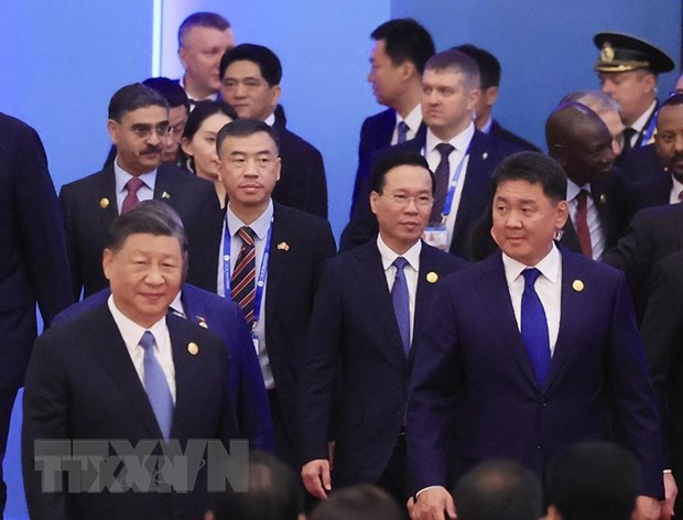 Chủ tịch nước Võ Văn Thưởng, Chủ tịch Trung Quốc Tập Cận Bình và lãnh đạo các nước đến dự Lễ Khai mạc. (Ảnh: Thống Nhất/TTXVN).