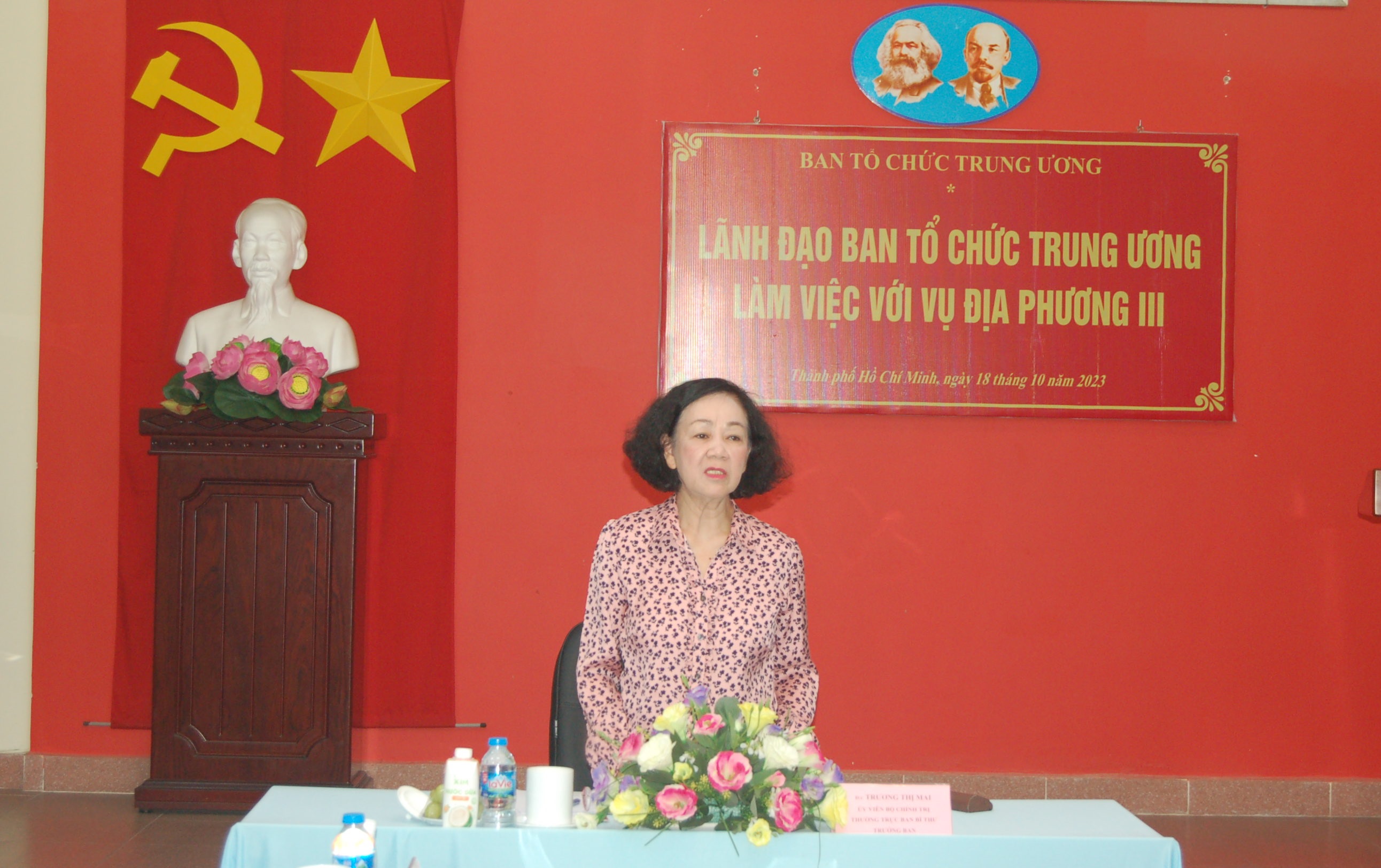 Đồng chí Trương Thị Mai, Ủy viên Bộ Chính trị, Thường trực Ban Bí thư, Trưởng Ban Tổ chức Trung ương phát biểu kết luận cuộc họp.