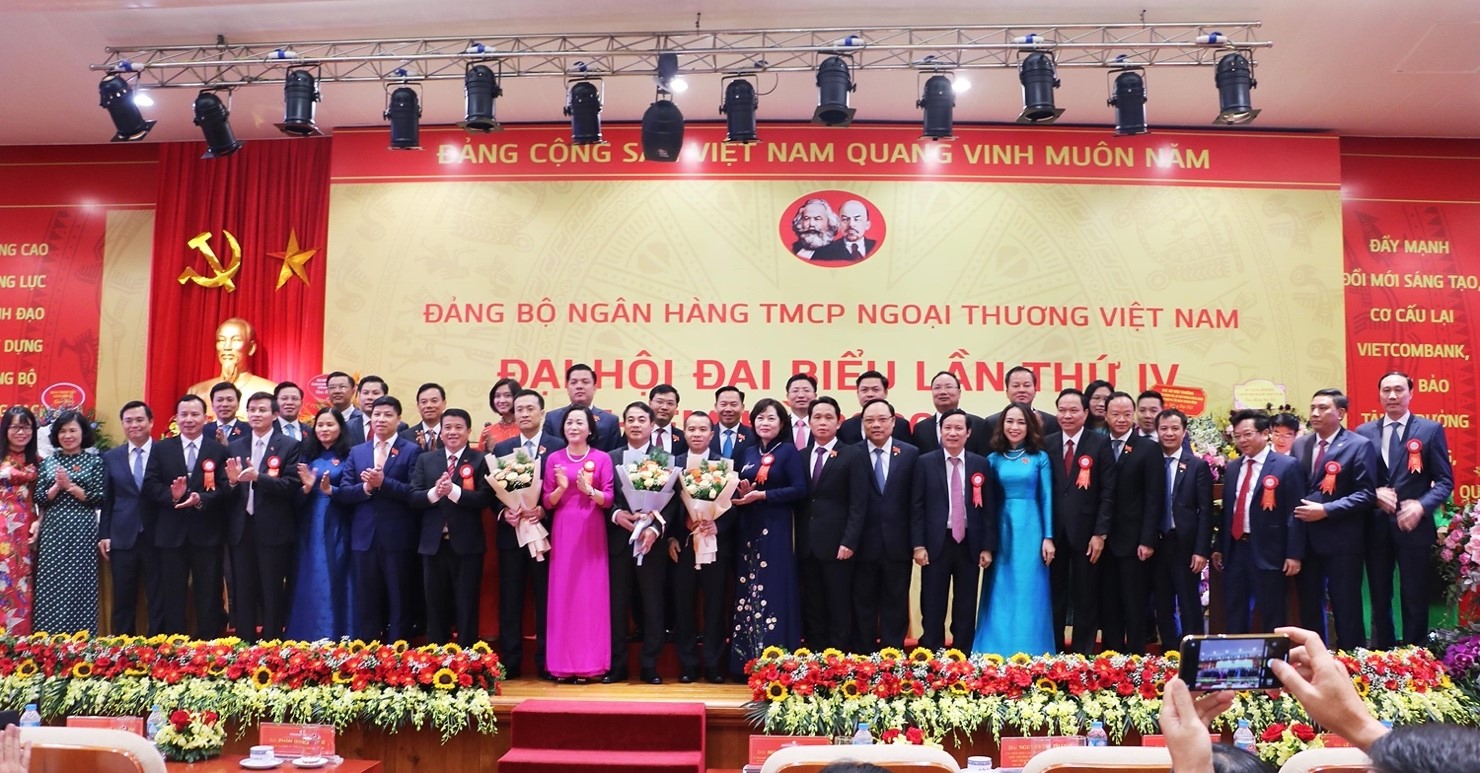 BCH Đảng bộ Vietcombank khóa IV, nhiệm kỳ 2020-2025 ra mắt Đại hội.