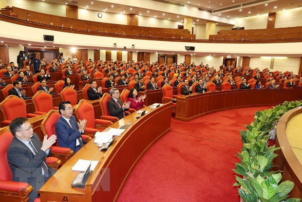 Các đồng chí lãnh đạo Đảng, Nhà nước và các đại biểu dự bế mạc Hội nghị lần thứ tám Ban Chấp hành Trung ương Đảng Cộng sản Việt Nam khóa XIII. (Ảnh: Trí Dũng/TTXVN).