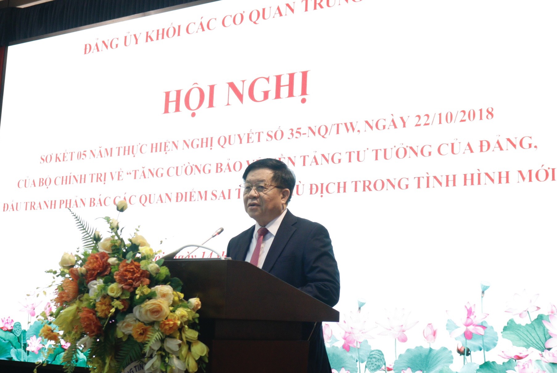 Đ/c Nguyễn Trọng Nghĩa phát biểu tại Hội nghị.