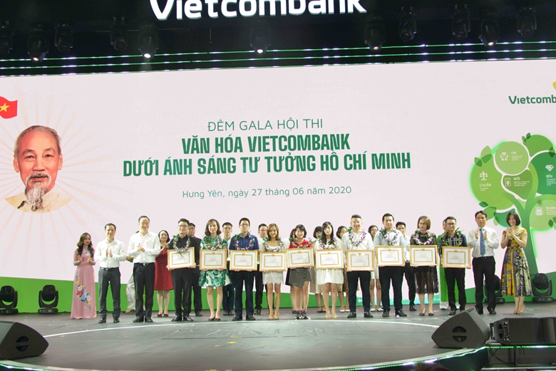 Chương trình Gala Hội thi Văn hóa Vietcombank dưới ánh sáng tư tưởng Hồ Chí Minh.