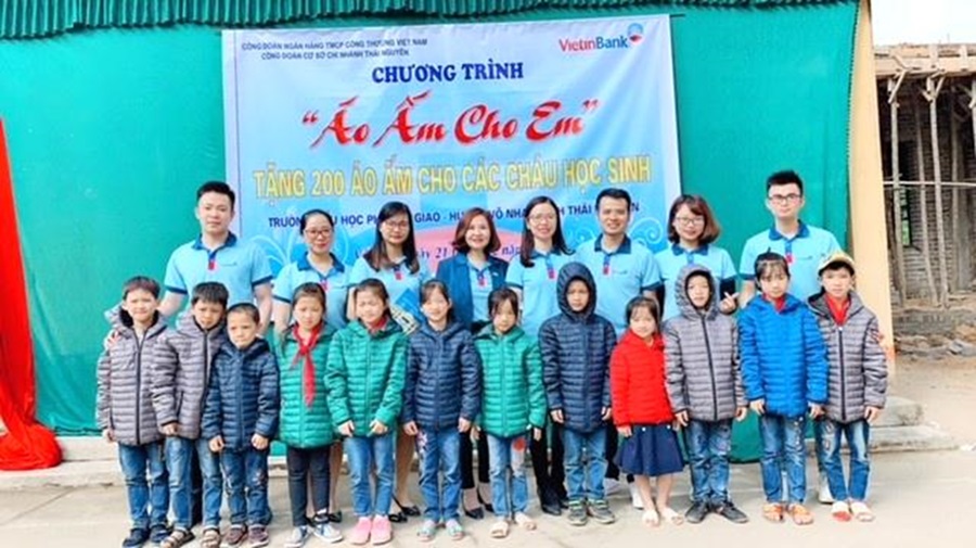 Công đoàn cơ sở Chi nhánh Thái Nguyên Tết vì người nghèo tại xã Xuân Phương, huyện Võ Nhai, tỉnh Thái Nguyên.