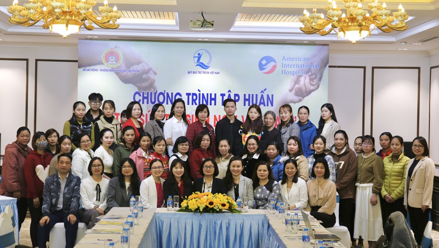 Khai mạc lớp tập huấn ”Tiếp sức trẻ sinh non Việt Nam” tại tỉnh Yên Bái.
