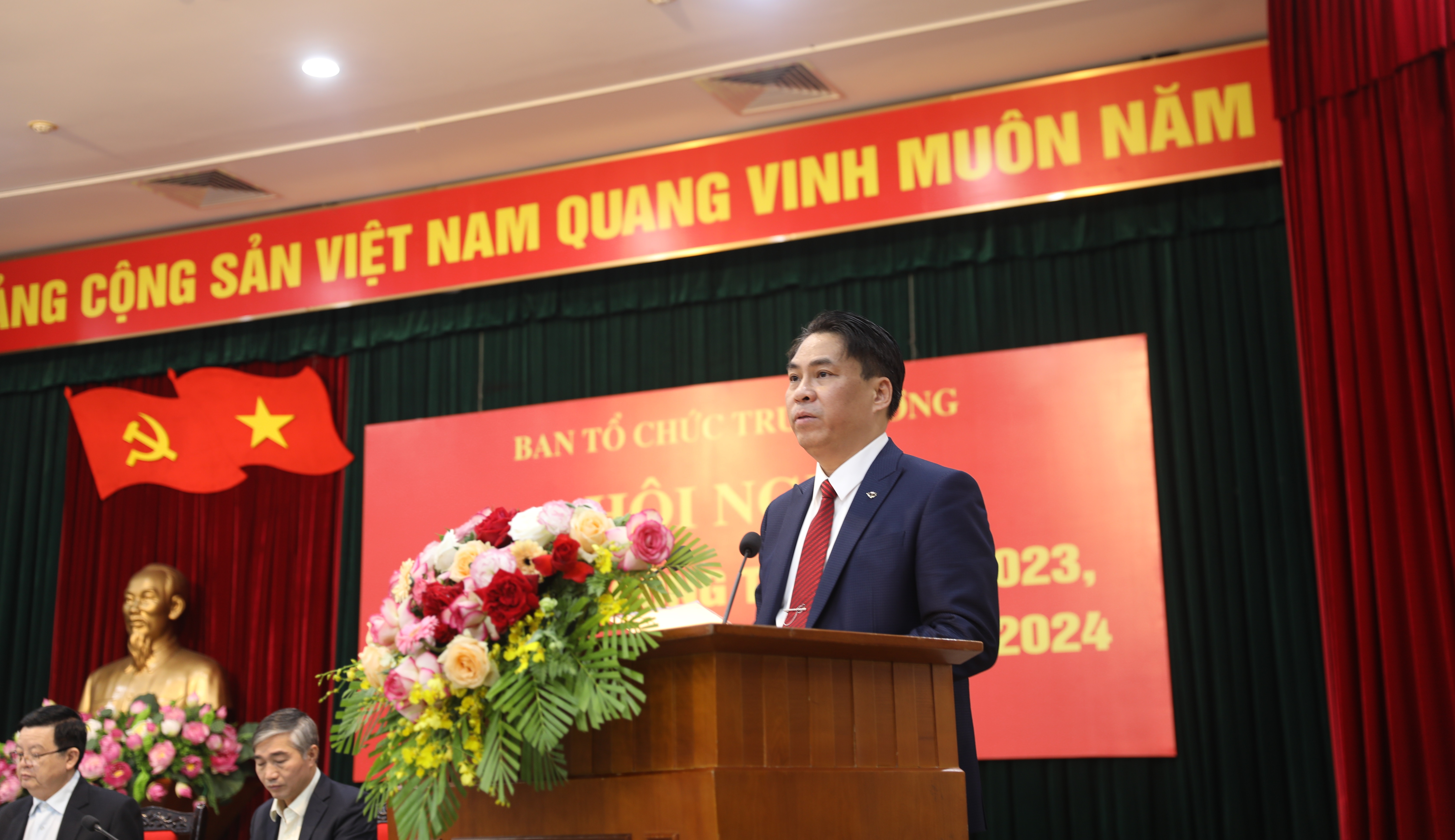 Đ/c Phan Thăng An, Phó Trưởng ban, Phó Bí thư Đảng ủy cơ quan điều hành phần thảo luận tại Hội nghị.