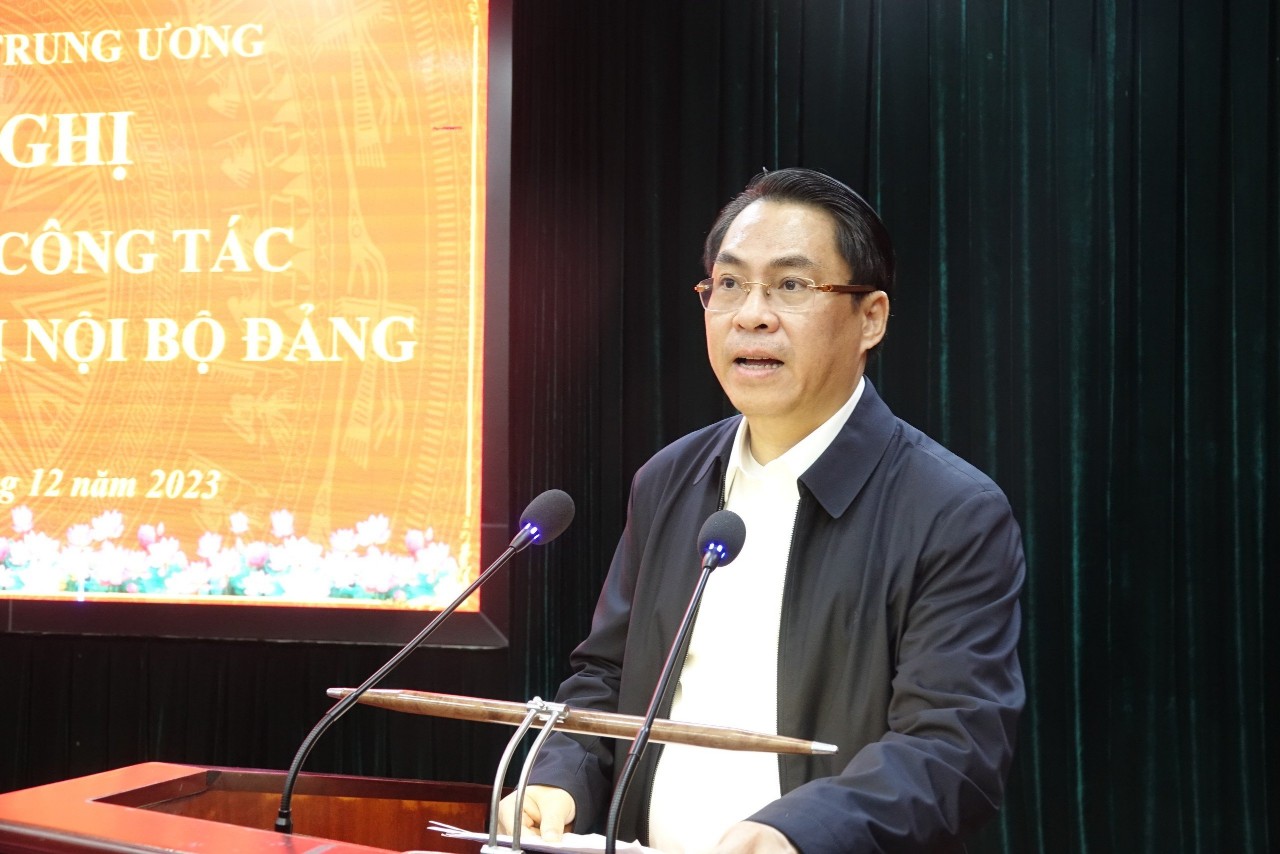 Đ/c Phan Thăng An phát biểu ý kiến tại Hội nghị.