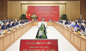 Thủ tướng Phạm Minh Chính chủ trì họp Tiểu ban kinh tế - xã hội Đại hội XIV