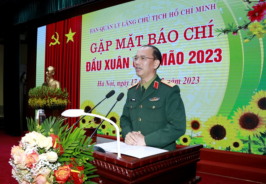 Thiếu tướng Đinh Quốc Hùng, Bí thư Đảng ủy Đoàn 969, Chính ủy Bộ tư lệnh Bảo vệ Lăng Chủ tịch Hồ Chí Minh phát biểu tại buổi gặp mặt.