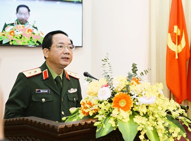 Trung tướng Trịnh Văn Quyết phát biểu kết luận tọa đàm.
