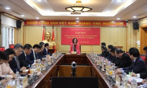 Đồng chí Trương Thị Mai gặp mặt các đại sứ trước khi lên đường công tác nhiệm kỳ