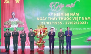 Chủ tịch Quốc hội Vương Đình Huệ thăm và chúc mừng Bệnh viện Trung ương Quân đội 108 nhân Ngày Thầy thuốc Việt Nam