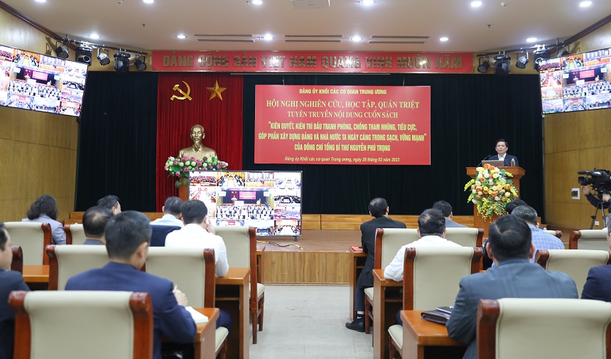 Đ/c Nguyễn Văn Thể phát biểu kết luận hội nghị.