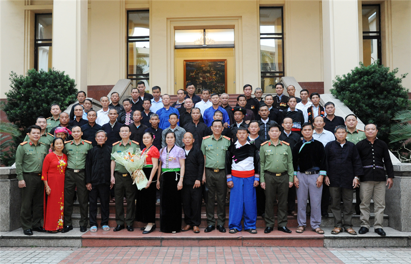 Đoàn đại biểu người có uy tín trong dân tộc thiểu số tỉnh Lai Châu về thăm Bộ Công an.