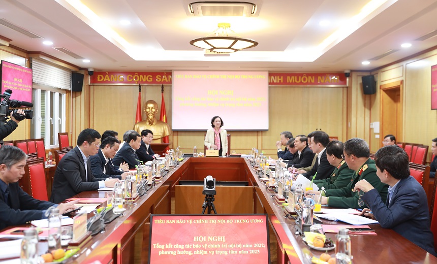 Đ/c Trương Thị Mai phát biểu kết luận cuộc họp.