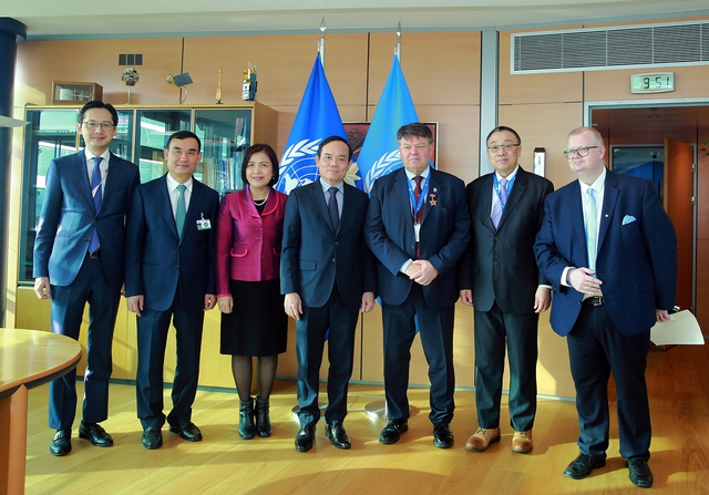 Phó Thủ tướng Trần Lưu Quang gặp Tổng Thư ký Tổ chức Khí tượng thế giới Petteris Taalas (thứ 5 từ trái sang) - Ảnh: VGP/Hải Minh