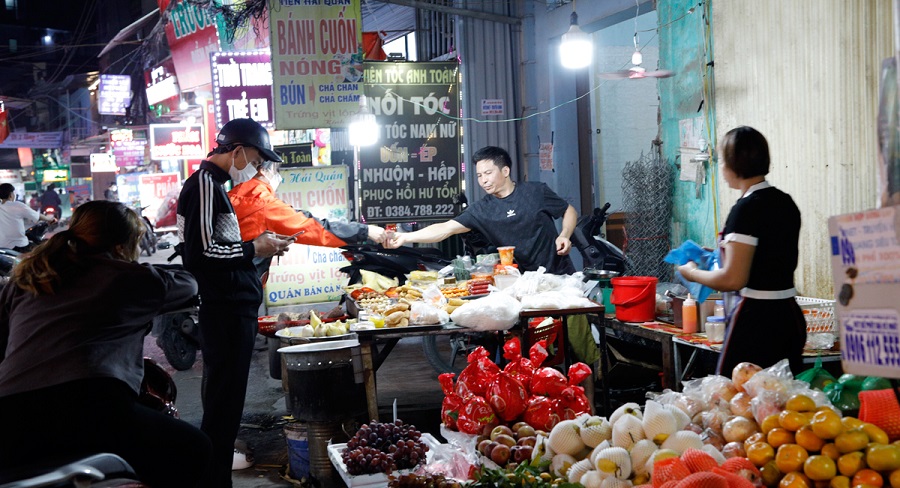 Các dịch vụ ở thị trấn Nếnh (Việt Yên) phát triển mạnh.
