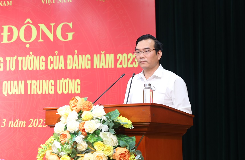 Đ/c Nguyễn Minh Chung giới thiệu Thể lệ cuộc thi tại Lễ phát động.