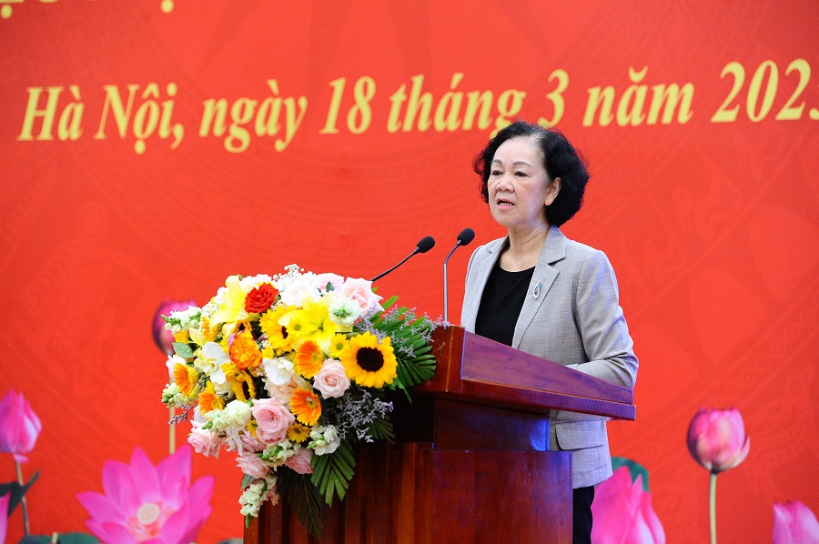 Đồng chí Trương Thị Mai quán triệt một số nội dung tại Hội nghị.