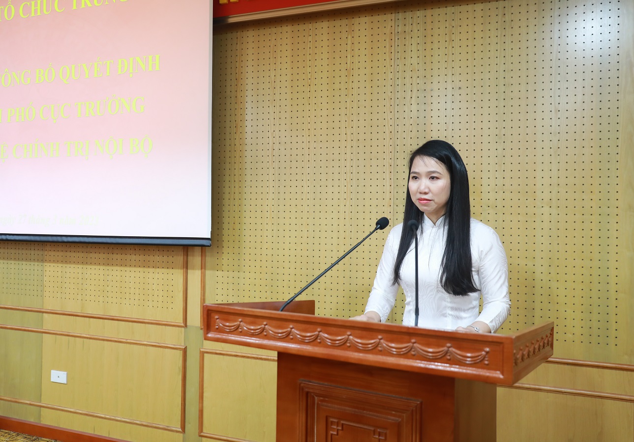 Đồng chí Hoàng Thị Thoa phát biểu nhận nhiệm vụ tại Hội nghị.